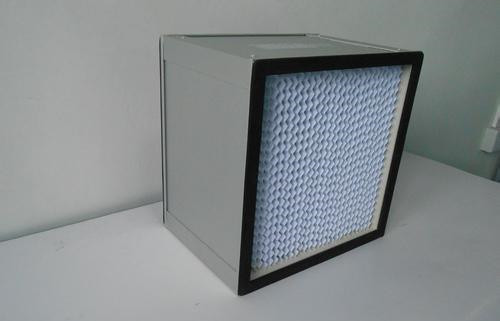 新款ULPA高效過濾器的濾芯用超細(xì)玻璃纖維濾料經(jīng)打膠折疊而成,外框可選用夾層木板、鍍鋅銅板、不銹鋼板及鋁合金板,通過聚氨酯膠緊密粘接,具有質(zhì)量輕、透氣量大,集塵率高達(dá)99.95-99.999%,且耐堿,耐高溫。ULPA過濾器用于電子廠、半導(dǎo)體、精密機(jī)械、制藥、醫(yī)院、食品等行業(yè)中對潔凈度要求交高的民用或工業(yè)潔凈廠所的末端過濾,下面由北方濾器為大家講解新款ULPA(超高效)過濾器的特點(diǎn)及參數(shù)